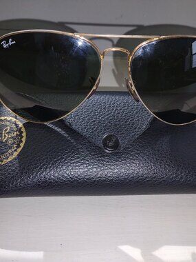 Ray-Ban Aviator Sunglasses Gold Frame Dark Lenses – Gently Used